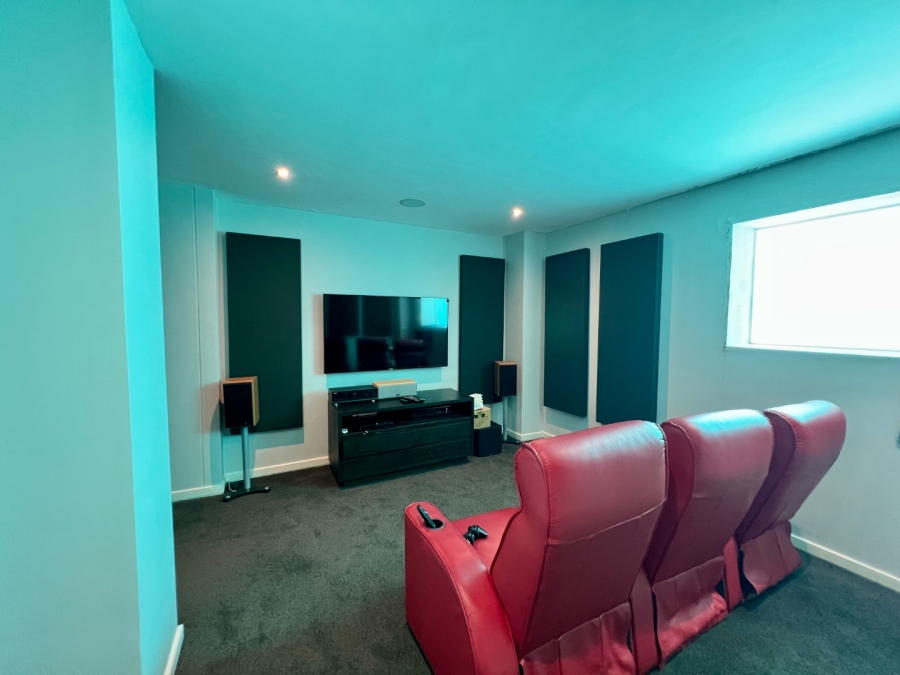 5 Bedroom Property for Sale in Oubaai Western Cape